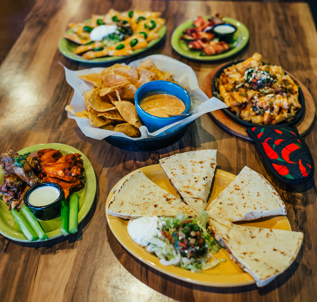 AngryOwlGrill's tweet photo. $2 OFF all Appetizers All Day Sunday, It's our ALL DAY Happy Hour. Come on over, order online at https://t.co/IRS8vcTR5y or call 532-2450 for curbside.  #ElPasoOwned #OwlGood #ElPasoLocal #EPTXEats https://t.co/6S2Hwbckgc