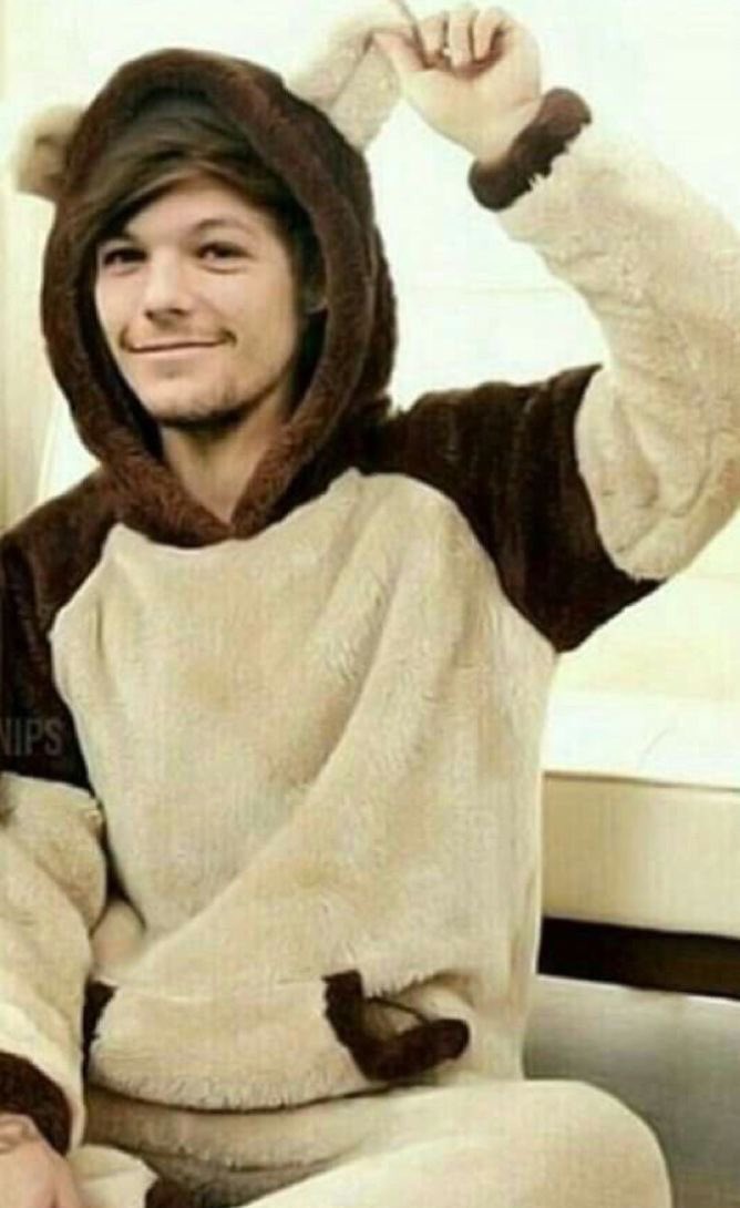 Louis Tomlinson but make it Chandler BingA concept and a thread.