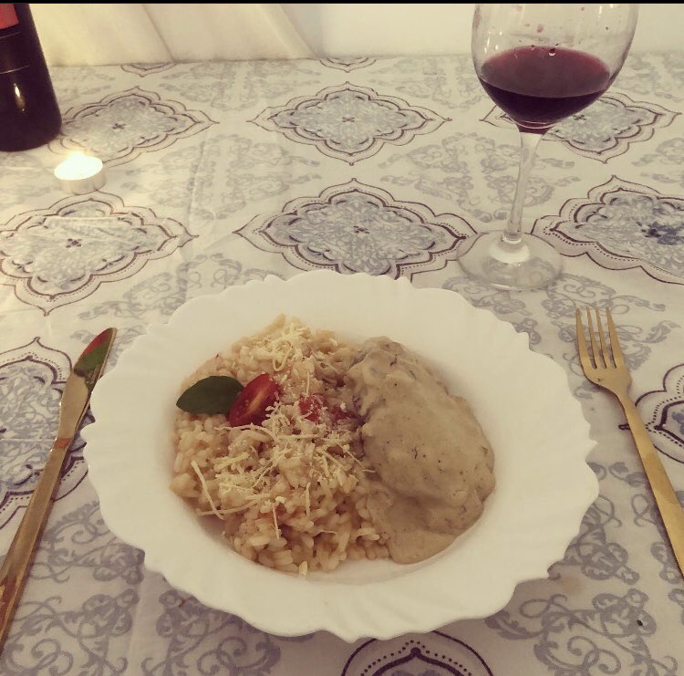 taisfegom's tweet photo. Risoto caprese com file mignon ao molho mostarda Dijon.
.
.
@karla_kawano @leticia_veira_s2
#chefkarla #love #gastronomia https://t.co/DzH1l82fQb