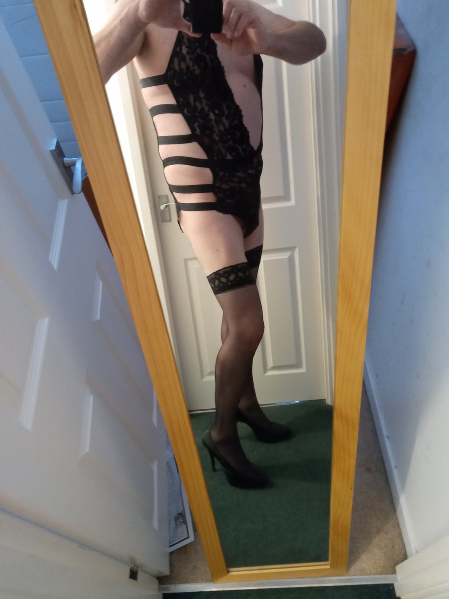 xd44uk's tweet photo. Dressing up in heels 👠 #meninheels legs for days xx #ukcrossdresser https://t.co/CYEDbCdS95