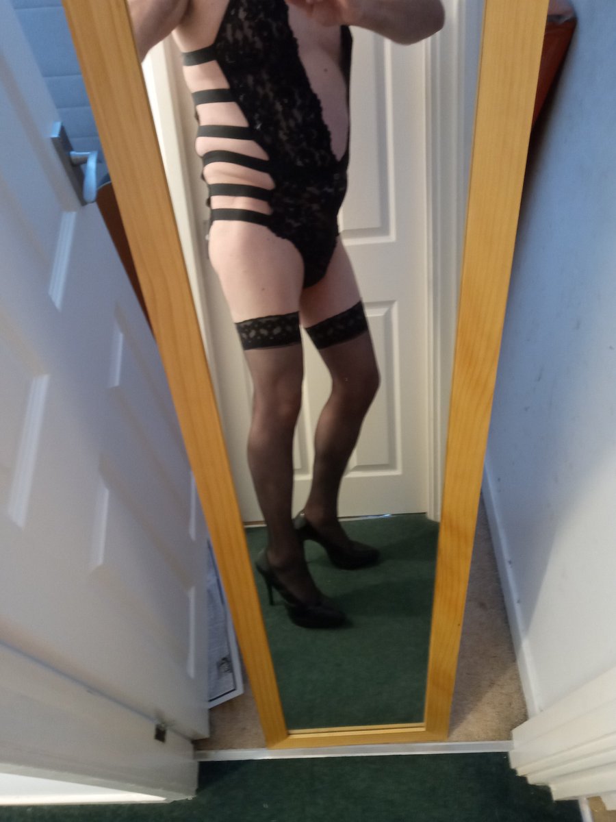 xd44uk's tweet photo. Dressing up in heels 👠 #meninheels legs for days xx #ukcrossdresser https://t.co/CYEDbCdS95