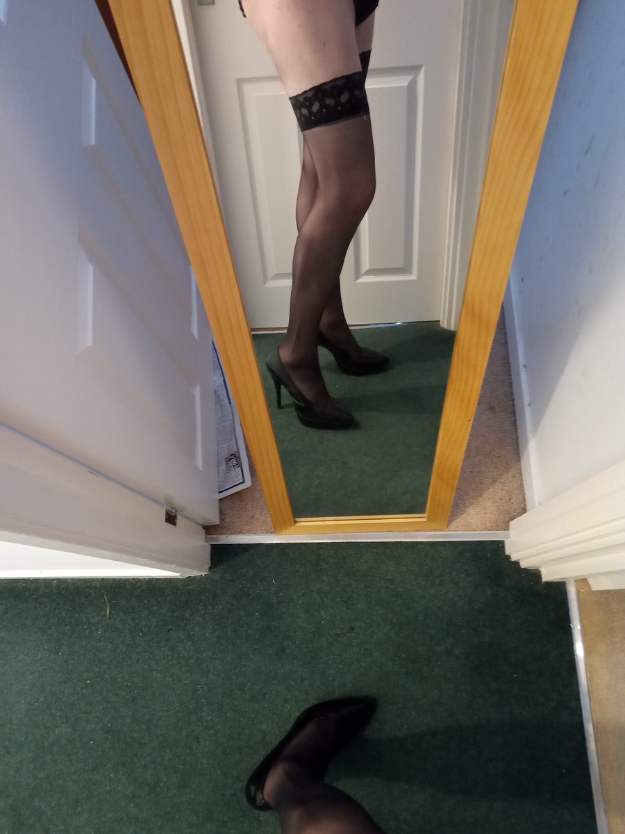 xd44uk's tweet photo. Dressing up in heels 👠 #meninheels legs for days xx #ukcrossdresser https://t.co/CYEDbCdS95