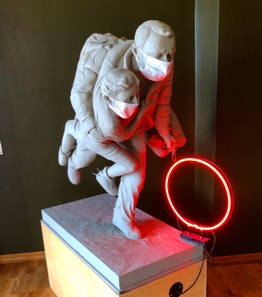SerhatGuvenc's tweet photo. Penaltı/Penalty. #khas #kadirhasuniversity #art #sanat #heykel #sculpture #multeci #refugee #siniriasmak #crossingtheborder #macaristansinirinda #hungarianborder #penalty #penalti #celme #illegaltackle https://t.co/Beu931eUDp