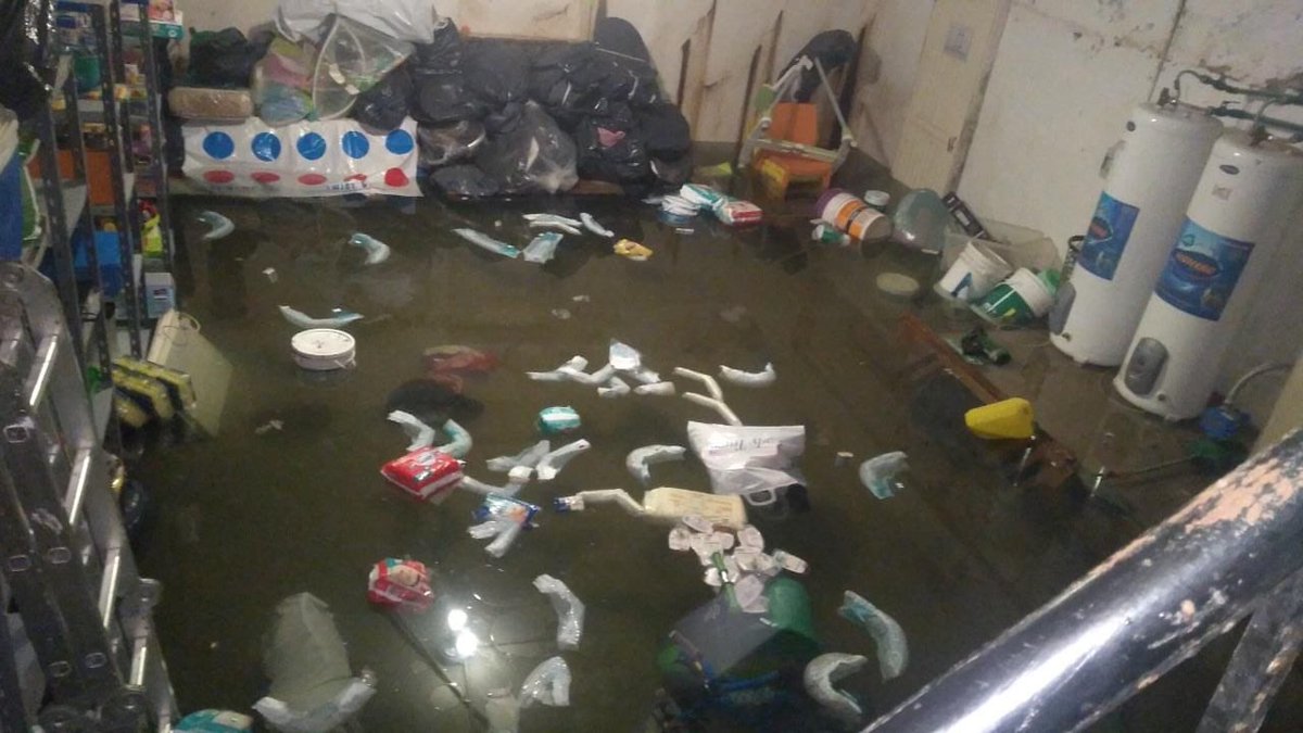 El hogar Mariposa aloja a 13 bbs y niñxs pequeñxs
 En plena pandemia estamos sin luz ni agua <a href="/AySA_Oficial/">AySA S. A.</a> es responsable! Perdimos practicunas, pañales toallitas humedas, se quemaron las bombas de agua..  <a href="/Soy_Rada/">Agustín Aristarán</a> <a href="/DaliaGutmann/">Dalia Gutmann</a> <a href="/sebawainraichok/">Sebastián Wainraich</a>