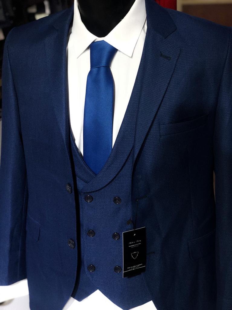 DuCostume's tweet photo. Always DRESS WELL. Keep it SIMPLE but very SIGNIFICANT. #royalsuits #suitup #Slimfit #Surmesure #belegant #Costume #Mensfit #Classicmen #Cameroon237 https://t.co/N6ZAiDcFGF