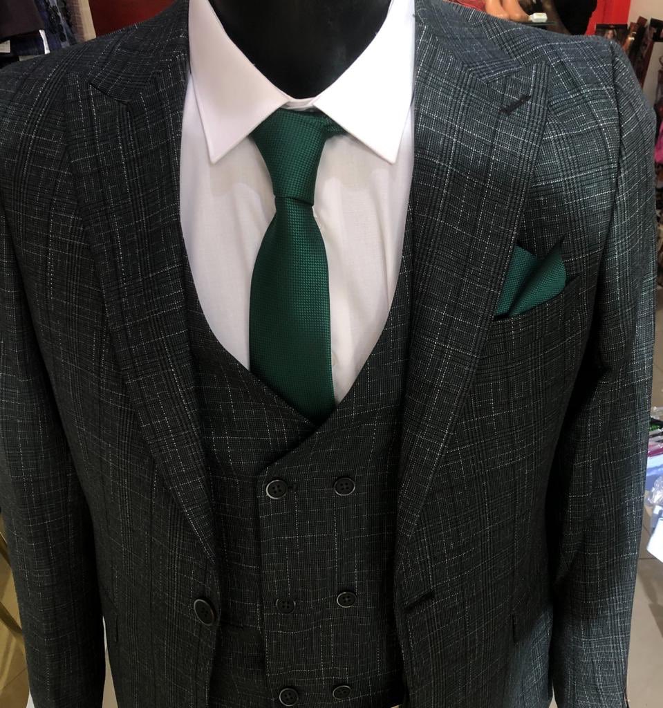 DuCostume's tweet photo. Always DRESS WELL. Keep it SIMPLE but very SIGNIFICANT. #royalsuits #suitup #Slimfit #Surmesure #belegant #Costume #Mensfit #Classicmen #Cameroon237 https://t.co/N6ZAiDcFGF