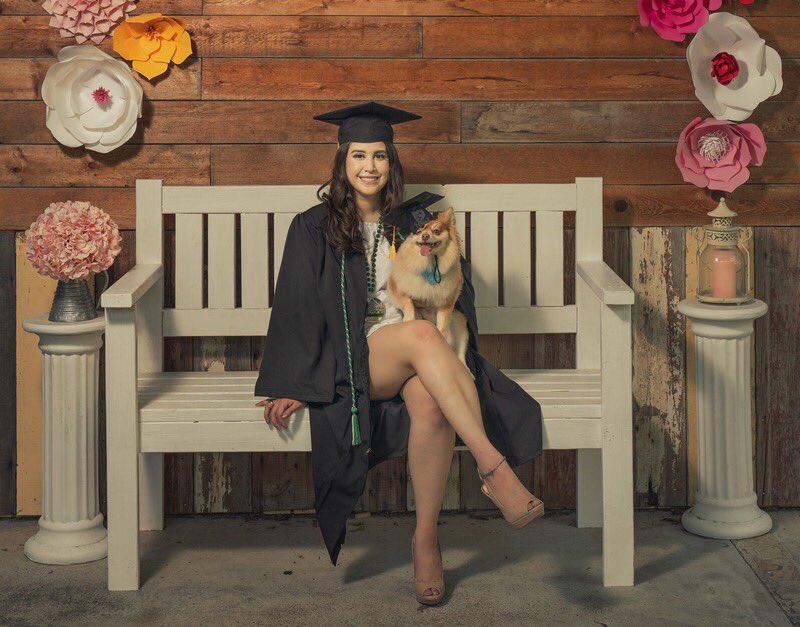 fridabarragannn's tweet photo. Is it ever gonna feel official?? 🎓💚💙 #tulanegrad https://t.co/eui4fmCRFe
