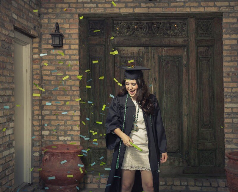 fridabarragannn's tweet photo. Is it ever gonna feel official?? 🎓💚💙 #tulanegrad https://t.co/eui4fmCRFe