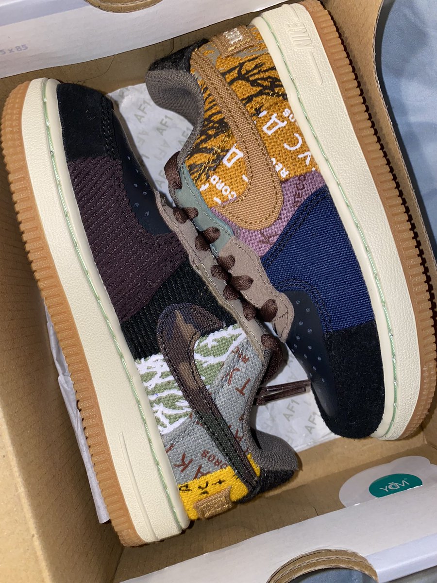BattleBornKicks's tweet photo. Can’t wait to bless one of my children with these 🔥 joints 😍😍 #sneakerhead #travisscott #cactusjack #astroworld https://t.co/Ax1UYMQ1Kt
