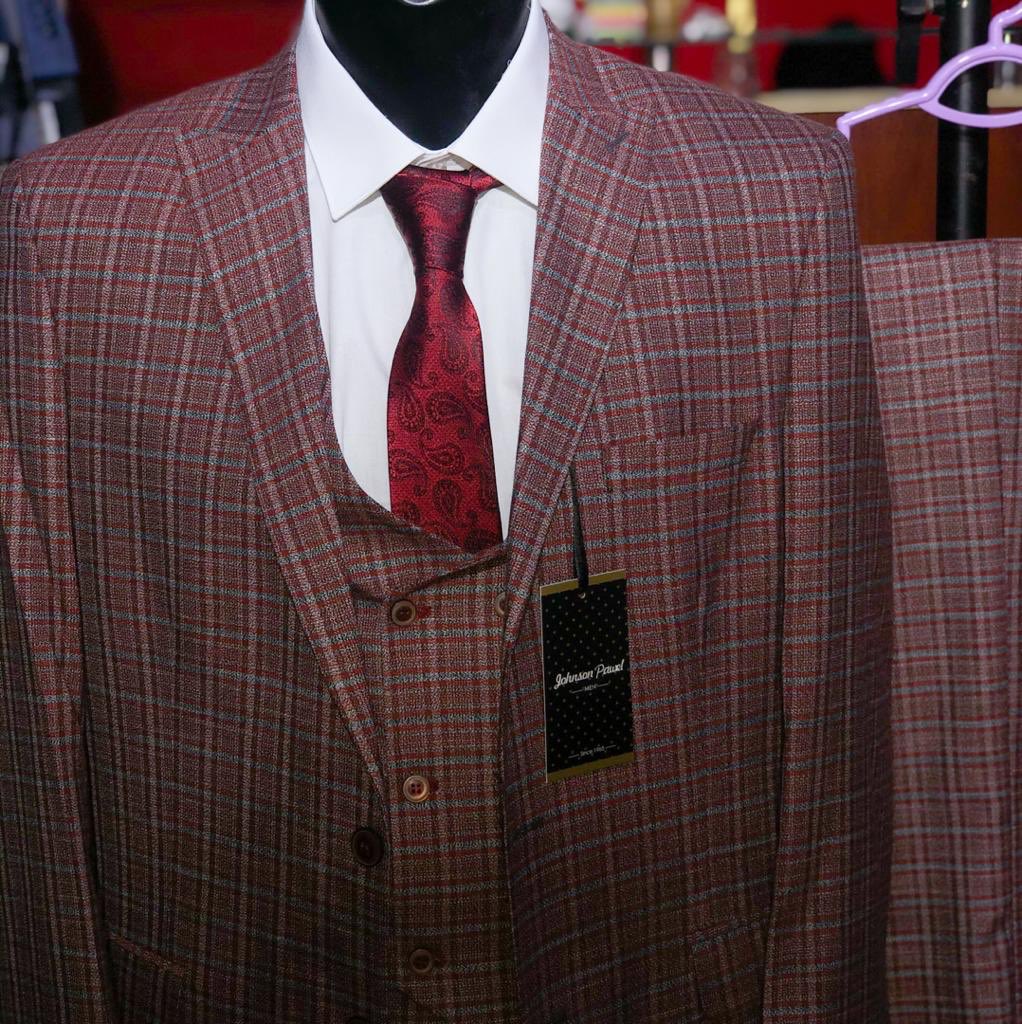 DuCostume's tweet photo. Not every man in a suit and tie is a gentle man. Not every gentleman wears a suit and a tie ! #Royalsuits #suitup #beelegant #gentleman #slimfit #beclassic #mensfit #Cameroon237 #Douala #yaounde https://t.co/UbbDK3fhFb