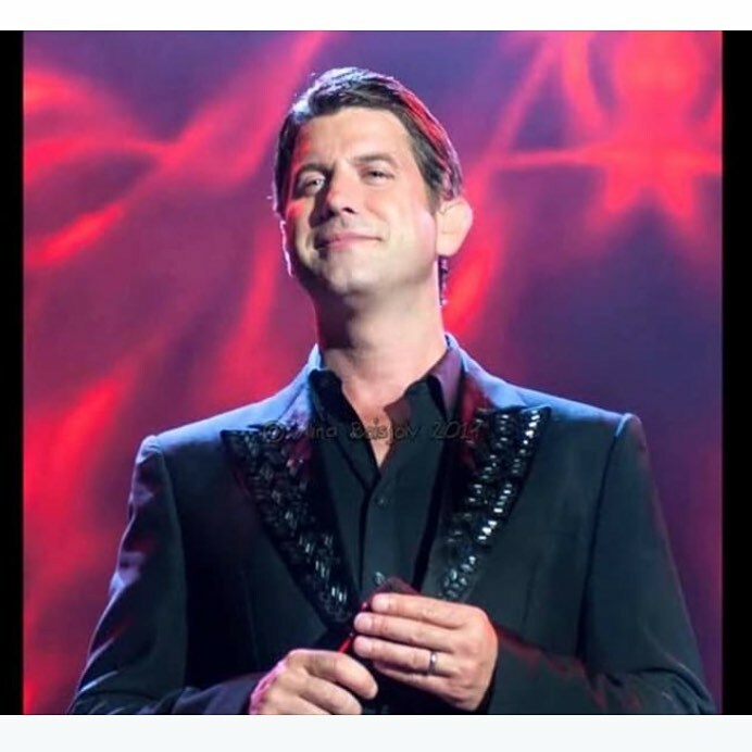 Sebbyholics's tweet photo. Lovely smile on FB Martha Merlo 🙏🏻❤️ 🙏🏻
#sebdivo #sebbyholics #libre #wecameheretolove #sebsoloalbum #ildivo #sebastienizambard #sebontour #seblive #singer #sebdivofans #davidmiller #ursbuhler #carlosmarin #sebdivolive #sebcomeback #seb https://t.co/f5a09iBU5U https://t.co/10IzyMi6xe