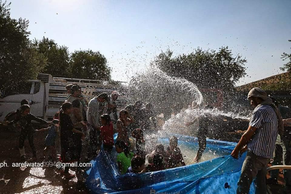 Hasanalmossa's tweet photo. Yes, A little fun with water
 Temperatures are exceeding 40 °C and the conditions in the tents are just horrible. #Idlib #Syria https://t.co/zSgPnABKoM