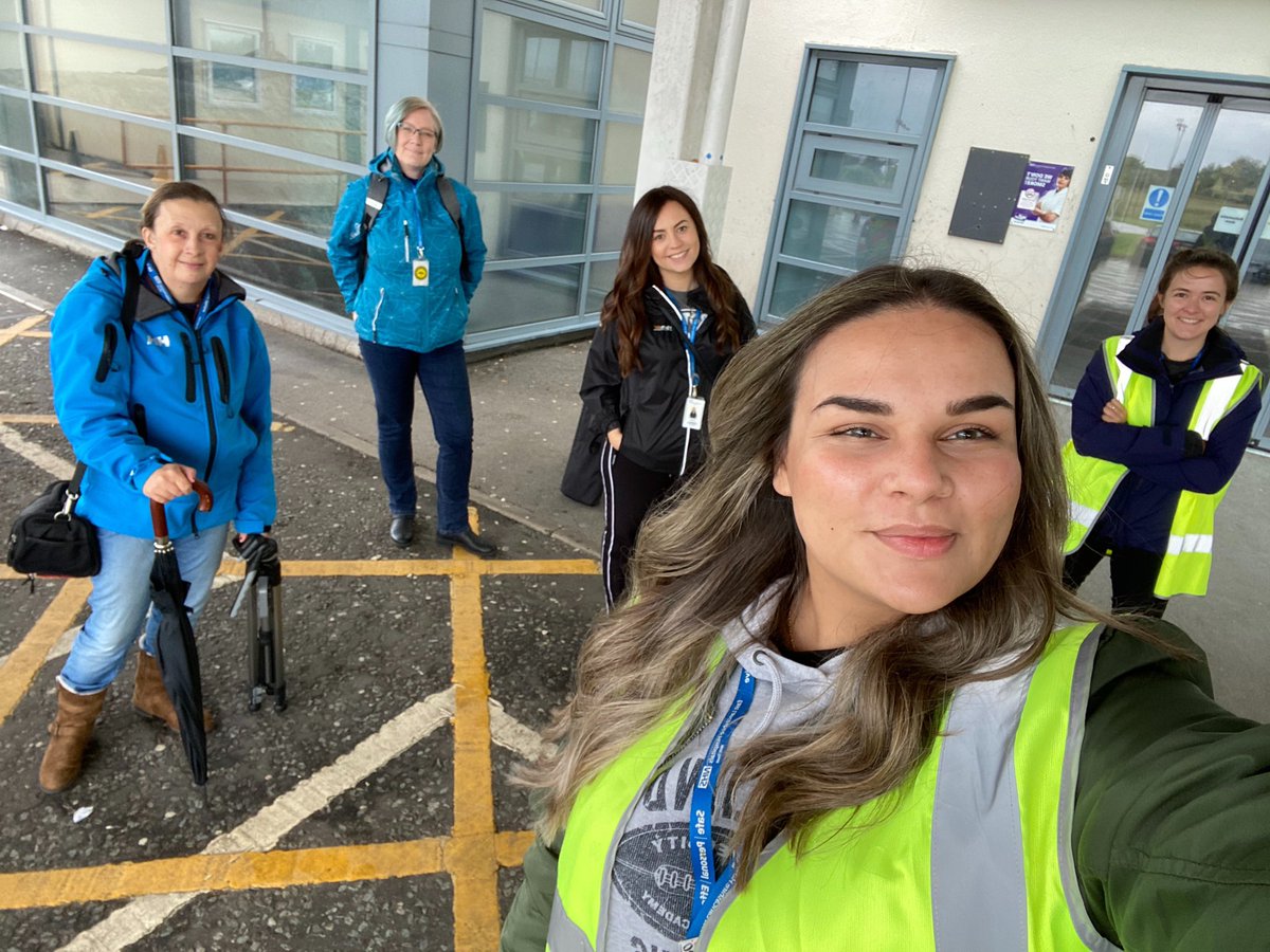 ELHTComms's tweet photo. Your #ELHTCommsHeroes were at today’s final #ClapforCarers to mark the #NHSBirthday! We’re all so proud to work for our amazing NHS 🎉☺️ #HappyBirthdayNHS 

@Cooke_EL @SallyDComms @ruqaiyahNHS @CorrenAlyssa #CommsChloe #CommsHeroes https://t.co/UwLFyWPrVq