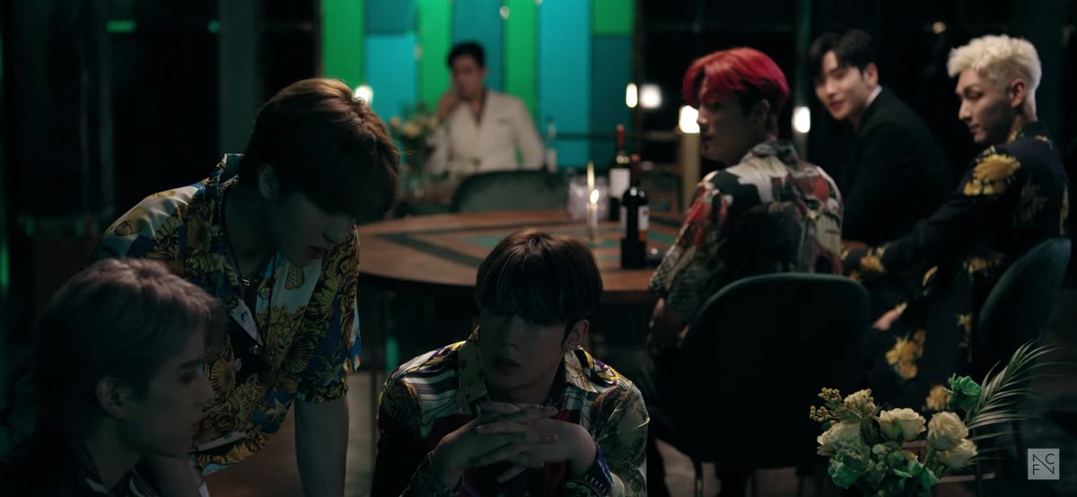 Mafia boss also seats apart from others as a sign of his superiority. @SF9official  #SF9    #에스에프나인    #9loryUS    #여름향기가날춤추게해    #SummerBreeze    #여름_향기는_SF9을_춤추게_해
