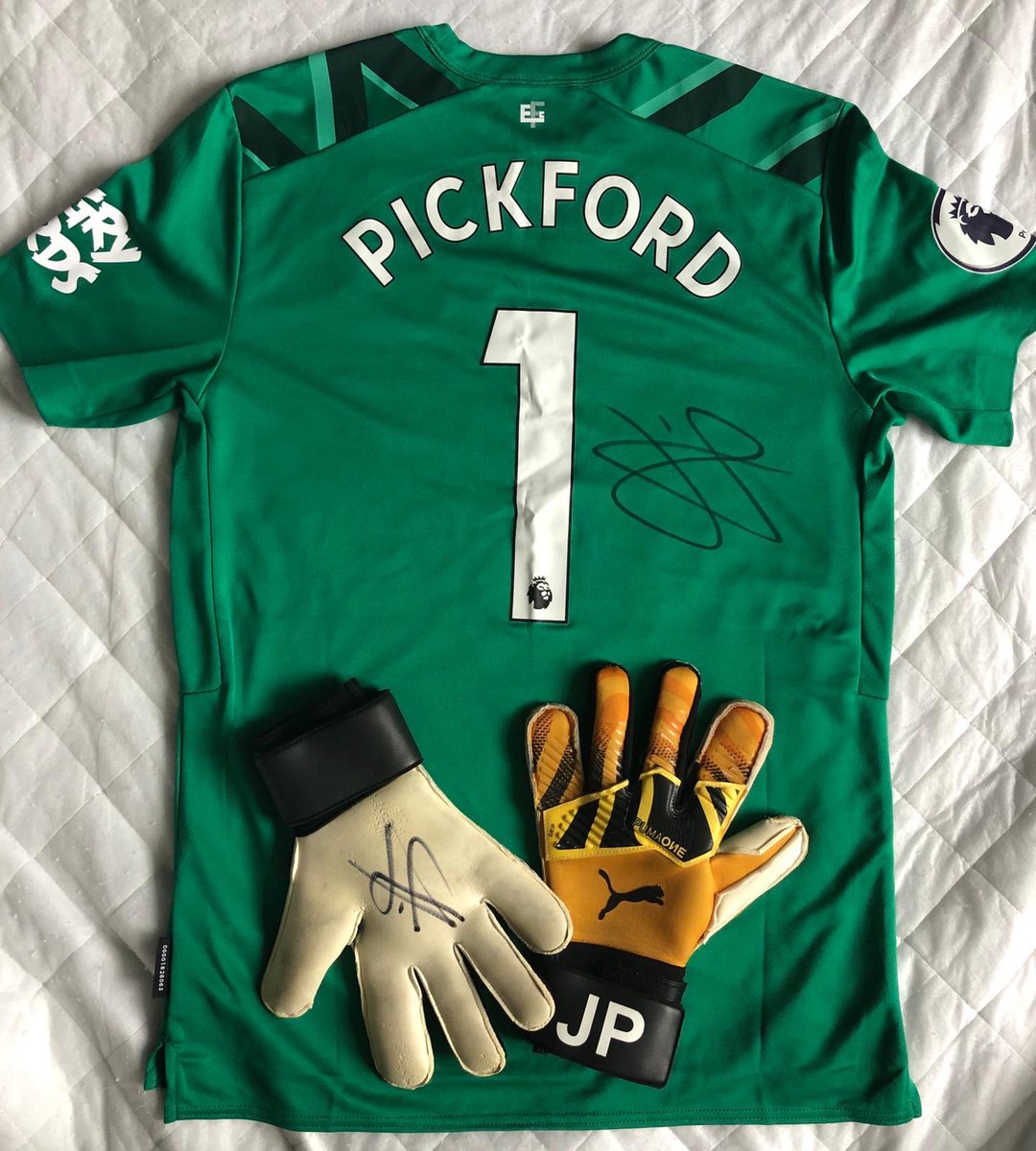 Swingers_Golf_'s tweet image. A massive thank you to everyone who had had a go of our raffle for this worn @JPickford1 top an gloves signed by the man himself. You helped raise £900 for our mate Steven Gorton. 

Any donations are welcome in the link below.

gofundme.com/f/we38w5-steve…
