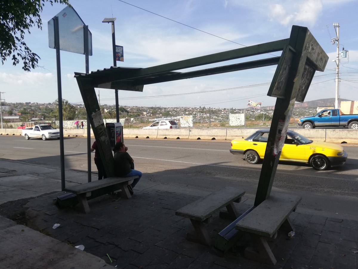OskarDur's tweet photo. Alcalde @PabloLemusN  le pido por favor instruir a la dependencia correspondiente el retiro, remplazo ó reparación de estructura de parada oficial de transporte público sobre carretera a Saltillo, esquina Calle San Pedro en la Col. Villa de Guadalupe. Gracias!!! https://t.co/B0GQpEgNvP