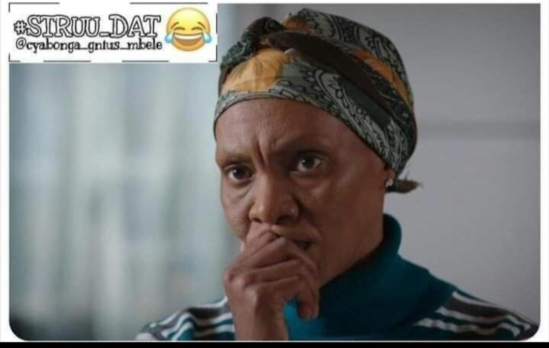 Phindile_maphet's tweet image. The short lady is so chilled 🤣 it's not even  funny  #Uyajola99Sundays