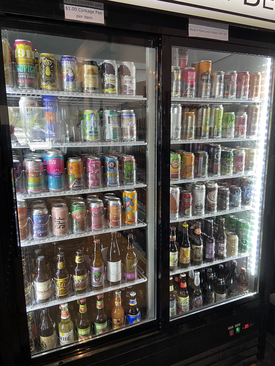 JaxCraftBeer's tweet photo. Happy Sunday Mandarin! π Wrap up your holiday weekend with us and say hi to Marianne! Sheβs slinging beers for you from 12-6 today. π» β£
#jaxcraftbeer #32taps #supportlocal #supportlocaljax https://t.co/fnqfdAQKfk