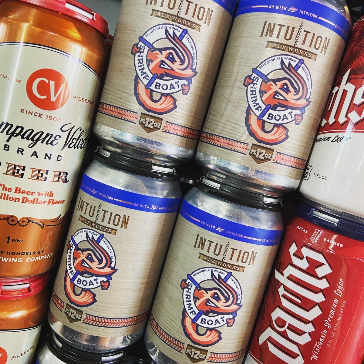 JaxCraftBeer's tweet photo. Happy Sunday Mandarin! π Wrap up your holiday weekend with us and say hi to Marianne! Sheβs slinging beers for you from 12-6 today. π» β£
#jaxcraftbeer #32taps #supportlocal #supportlocaljax https://t.co/fnqfdAQKfk