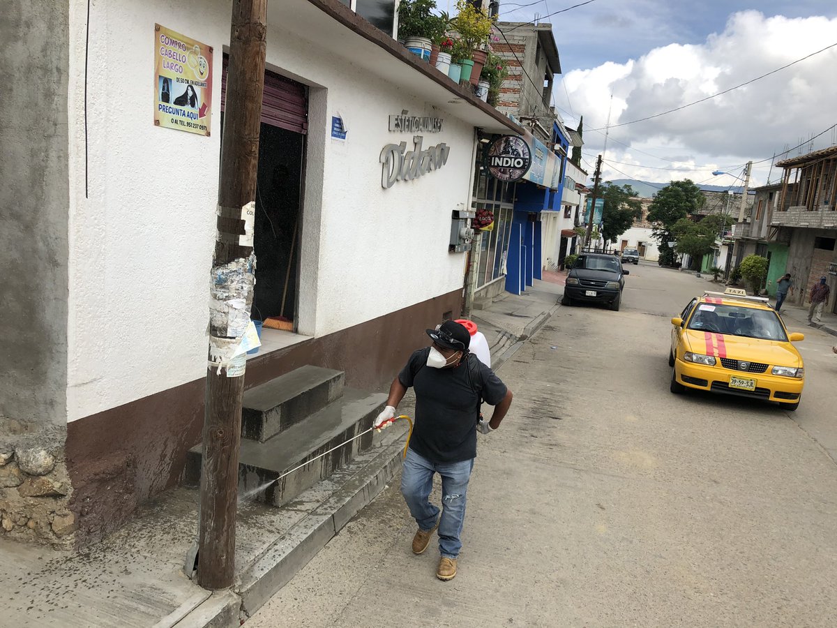 AlfonsoAngelVa2's tweet photo. A través de Protección civil municipal, la regiduria de salud y ecología, continuamos con la sanitización de la agencia de la experimental, que permitirá mitigar la propagación del #Covid_19. https://t.co/g7EFLmYTkd