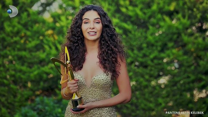 muziktvelestiri's tweet photo. Keşke dolarda böyle düşse #PanteneAltınKelebek https://t.co/bMLs59F4AT