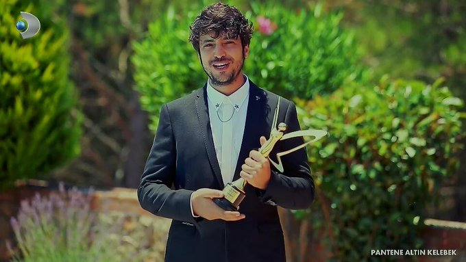 muziktvelestiri's tweet photo. Keşke dolarda böyle düşse #PanteneAltınKelebek https://t.co/bMLs59F4AT