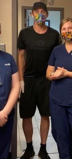 ps_hiddles's tweet image. Tommy had to take Bobby to hospital because he ate something bad and he's fine now don't worry but Tom is so cute with his floral mask 😂😂😍💙
#TomHiddleston