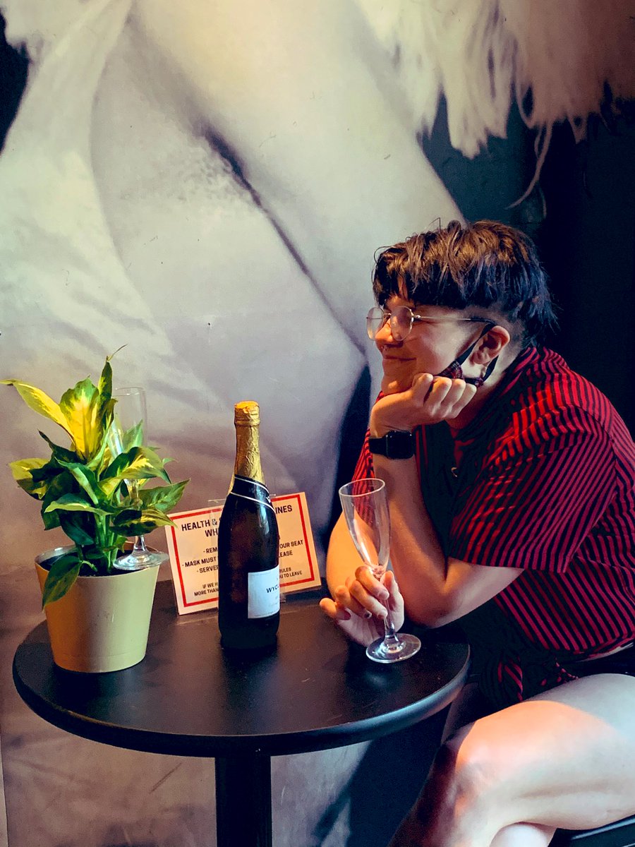 FieroTravis's tweet photo. WE’RE OPEN! Bring your daytime date for a glass of Champagne. Mine couldn’t beleaf all the new changes in the bar 🥂 🌱 @ScarletChicago #scarletbar #liquidbrunch #plantbae https://t.co/CLeNRUpynT