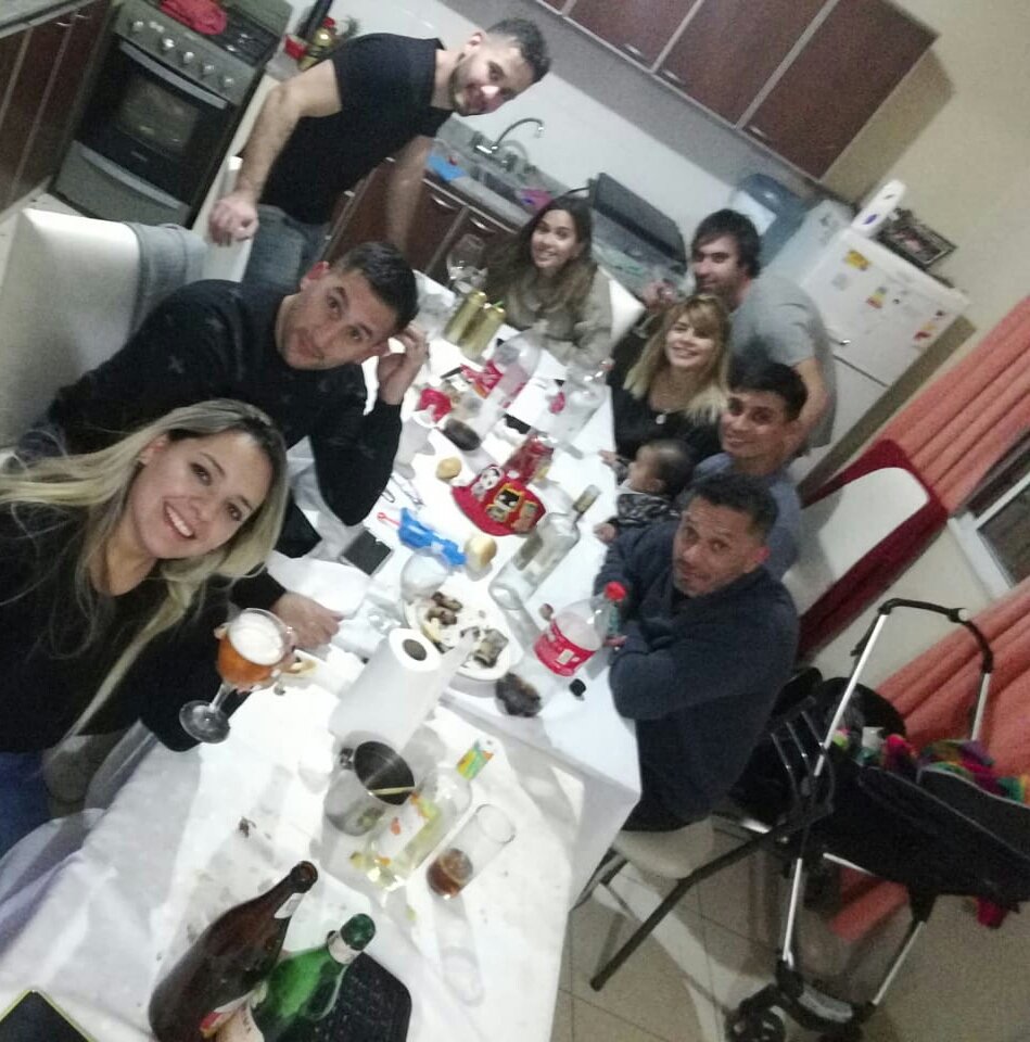 ChiniFabiana's tweet photo. 😎 la vida es mejor con amigos 😍
#BuenDomingo https://t.co/Dt997kV1kQ