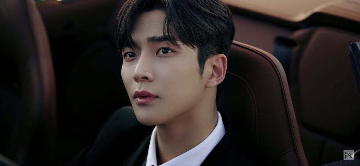 It was already know by the consigliere Rowoon. Consigliere was mainly the chief advisor/counselor of the Mafia Boss. The most trusted friend of the Mafia Boss. @SF9official  #SF9    #에스에프나인    #9loryUS    #여름향기가날춤추게해    #SummerBreeze    #여름_향기는_SF9을_춤추게_해