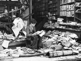 literlandweb1's tweet photo. "Nuestros refugios frente al mundo: libros, el mar, y la soledad".
Virginia Woolf https://t.co/XeiQ7U6DoV