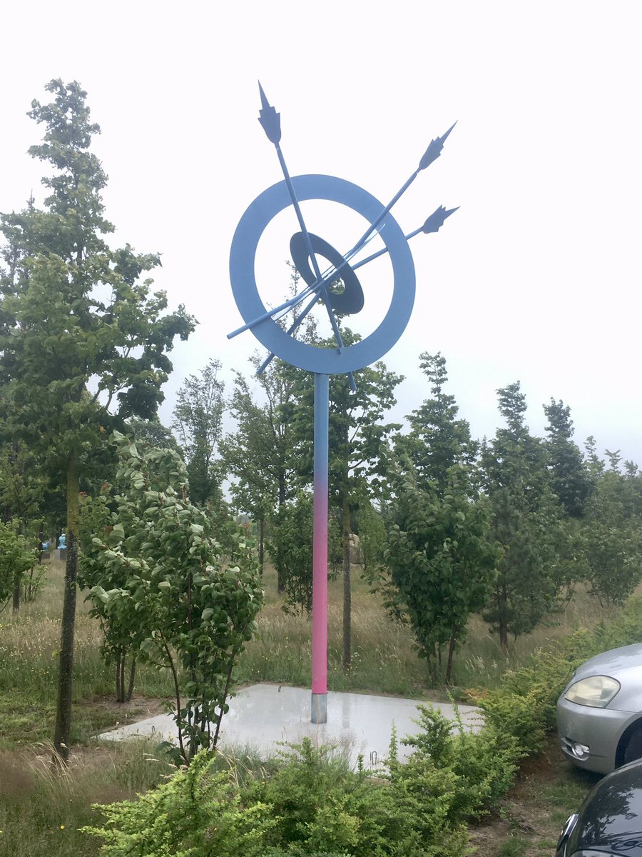 Vandaag toch een opening bij Landgoed Anningahof Een mooie gelegenheid om door een mooie tuin langs interessante sculpturen te lopen en te kijken hoe m’n werken “Particals Caught Flip-Flopping” en “Het Beschilderde Bos” er bij staan.

#particalscaughtflipflopping