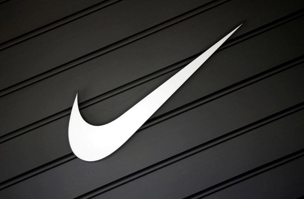 Ese es resumidamente el modelo de negocio de Nike y como opera a nivel global. Innova e investiga, compra ropa a contratistas en Oriente, la publicita bien y la vende mas cara en otros países. Pero cuales son los numeros de Nike? +