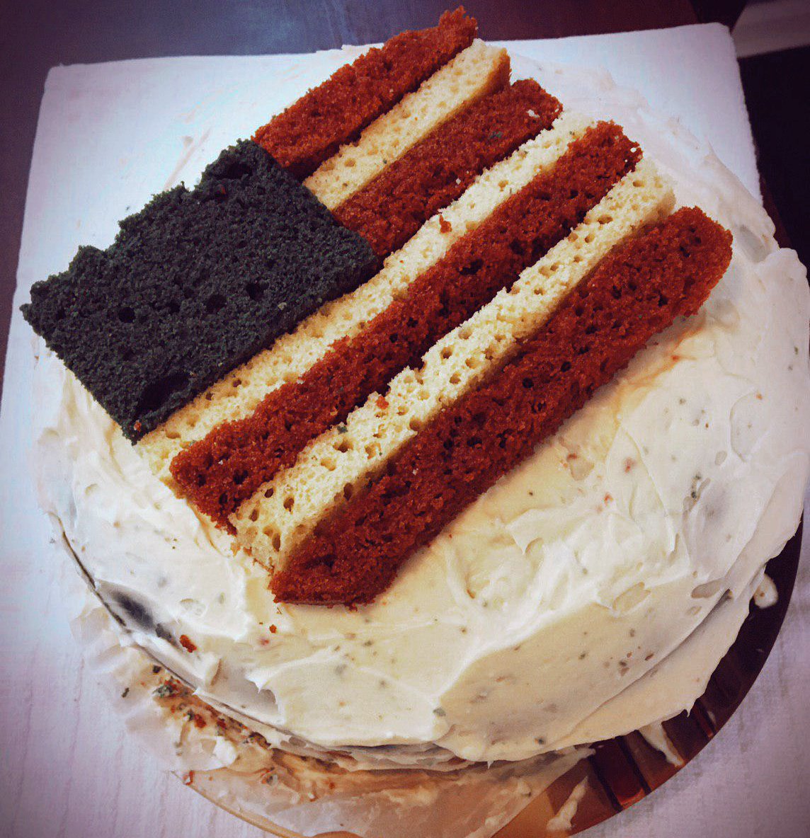 Fiery_woof's tweet photo. 4th of July red velvet &amp; vanilla cake. I outdid myself and it turned out exactly like I was aiming for! With extra flag on top as a bonus. WHEW!

#cake #4thofjuly #flagcake #redvelvet #baking #diy #cooking #homemade #desserts https://t.co/AGRDQMQUOY