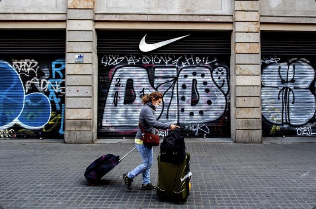 Veamos el lado positivo. Las ventas en china venian creciendo arriba del 10% año a año y el dato de que se hayan mantenido a pesar de tener los locales cerrados durante un tiempo es muy bueno. +