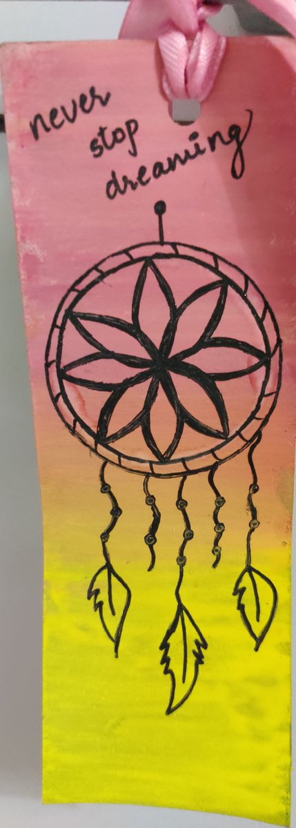 HomeschoolNavya's tweet photo. #homeschooling
#Mumbai
#painting
#FunLearnWithNavya
Teaching shading using water colours and making Bookmark!!
But now used as Wall Hanging :) https://t.co/p0tLcSVy2R