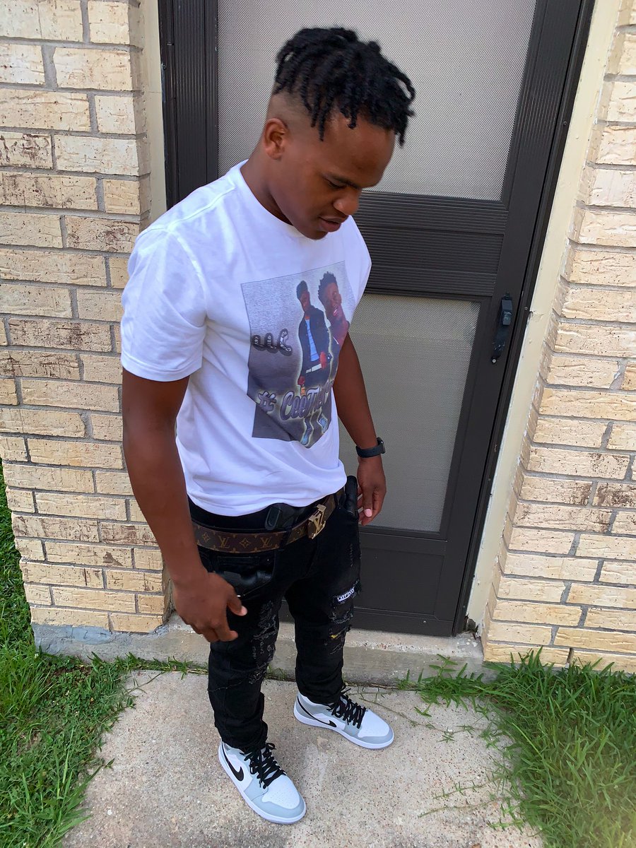 PopItForRoy_'s tweet photo. i won’t let a nigga get a chance, THUG LIFE til the end 🖤 #LLCee🕊🕊 https://t.co/8SHiMJA84n