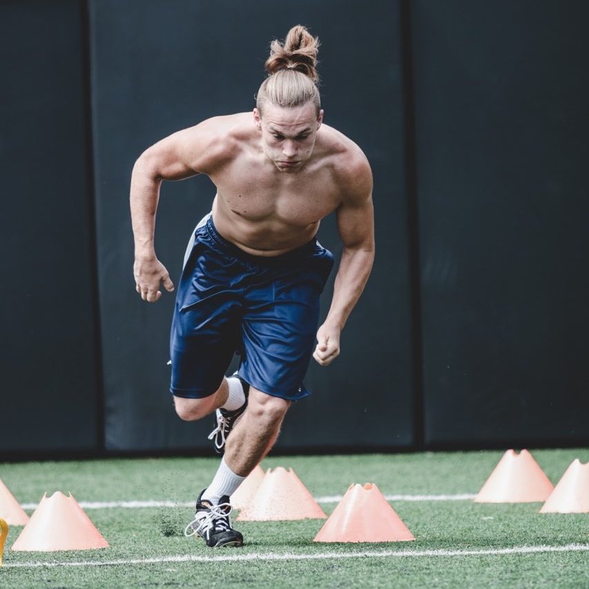 DylonDeAngelo's tweet photo. Finally working with footwork king Rischad taking me to the next level @footwork_king1 @alexbrigman1 @ChanceJackson04 @ACCcoach @MarcusScottII1 @EricBankhead4 @jacktjohnson331 @TonyDeAngelo007 https://t.co/u9ja1d3RTH