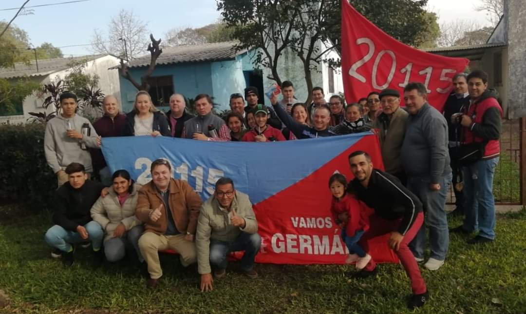 20115Lista's tweet photo. La barra de la 20115 con el candidato a Alcalde Tato Caceres en Pueblo Belén!!!! Esperando la llegada del líder German Coutinho!!!... José Luis Presentado Alberto De Mora Alberto Subí Manuel María Barreiro Maldonado Carmen Fusco Nilda Diaz Lopez Pertusatti Vanessa Galbarini https://t.co/ORCX1atSSw