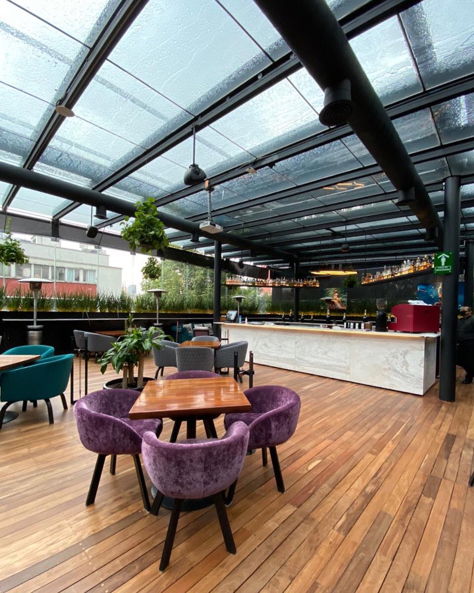 Espacios seguros, #ventilación natural, deliciosos #cocteles y #gastronomía italiana. No sé, piénsalo 😎 ¡Te esperamos hoy en la #terraza de #Sepia! 🍸
.
#cucinaitaliana #cucinaitaliana #foodie #tastyfood #terraza #felizdomingo #gastronomiamx