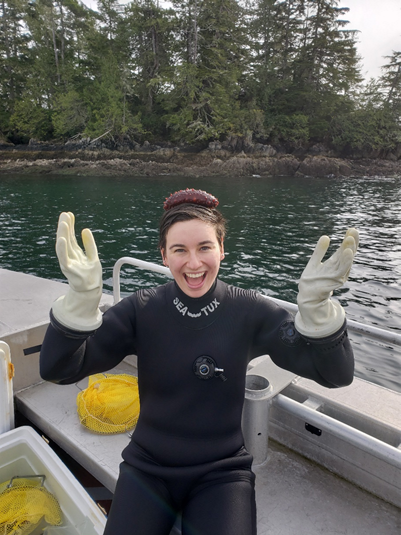 SFUBioSci's tweet image. Em Lim (@sea_en_emily) is a non binary queer biologist and scientific diver! They're studying sea cucumbers in the Côté lab, an animal they love so much they cried tears of joy while holding one. Em is at @BamfieldMSC this summer studying the role of cukes in nutrient cycling!