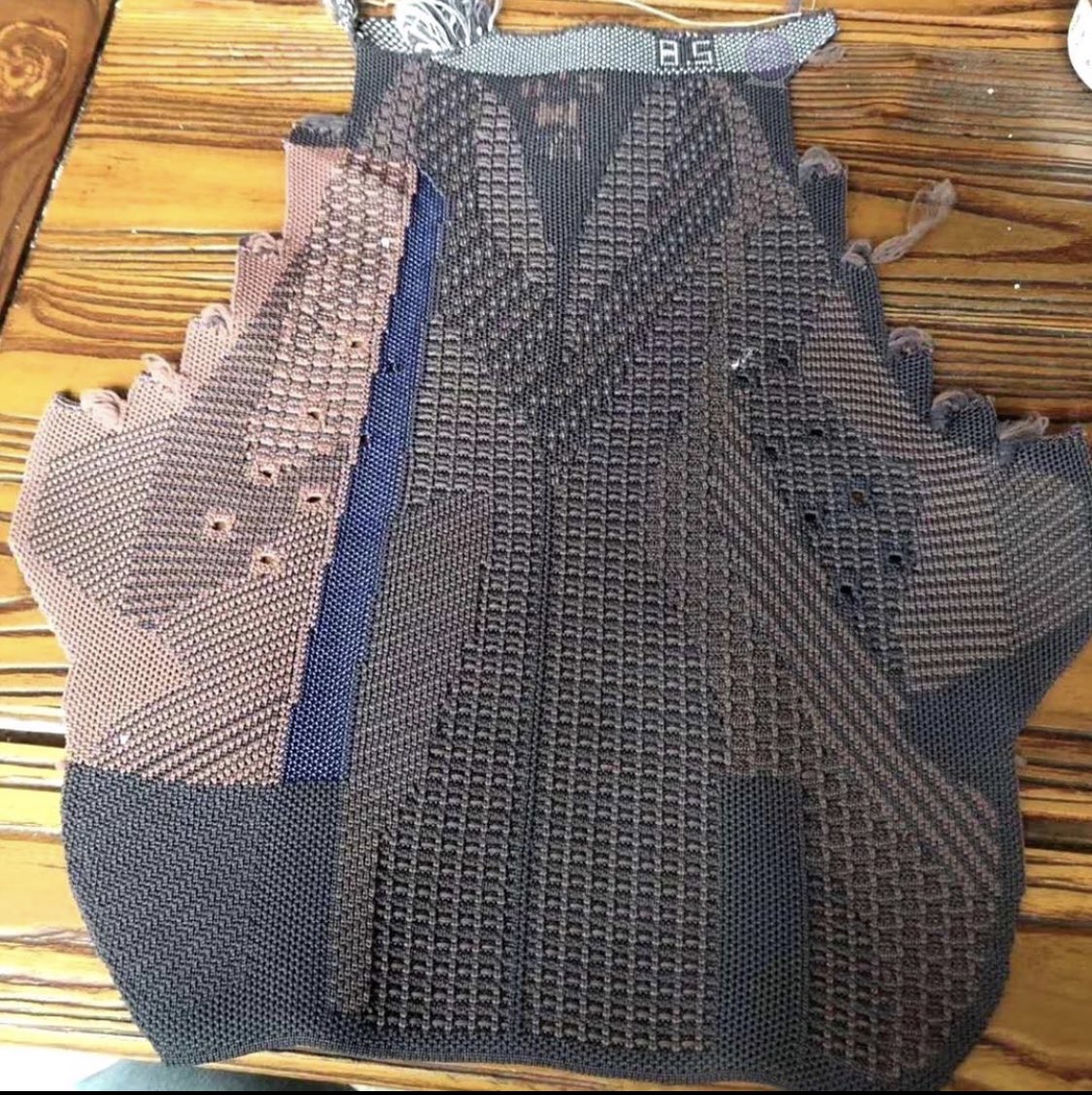 sneakers_expert's tweet photo. 🚨 تسريبات #ييزي “Yecher” 🚨
من اكثر الالوان اللي تصدم واللي صدق محد تحمس لها 💔
بس زي Zyon بالبداية كارهينها و بعد ماطلع شكلها على اللبس حبوها الناس، ان شاء الله هذه تصدمنا على اللبس 😍🔥
و باذن الله بتنزل بالسعودية 👌🏼🔥
#سنيكرز https://t.co/CeKsCMGIO5