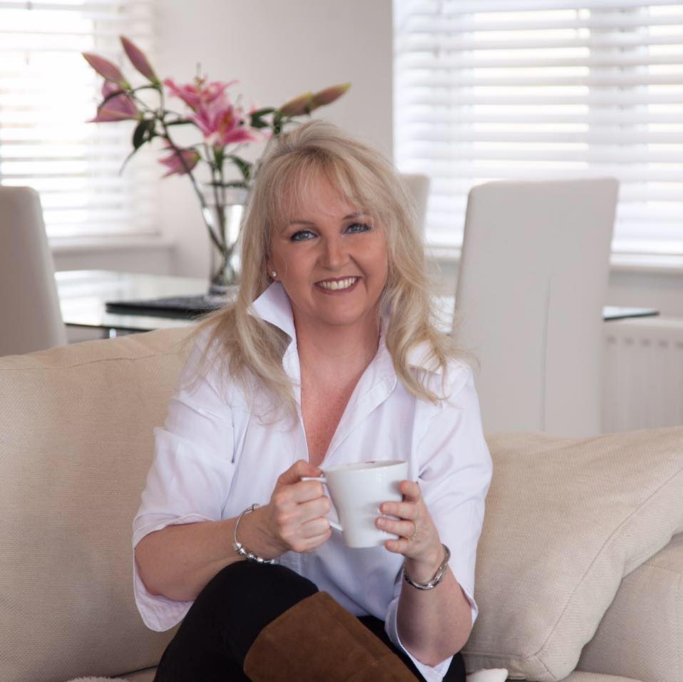HelpForMovers's tweet photo. Hello I’m Lisa from #HelpForMovers ... born into a #removal family &amp; marrying into the #military I put together my top tips, checklists &amp; reminders to help people move home with less stress ... #StepByStep #GuideToMovingHouse #MeetNGreetDay https://t.co/P4ZBTxri60