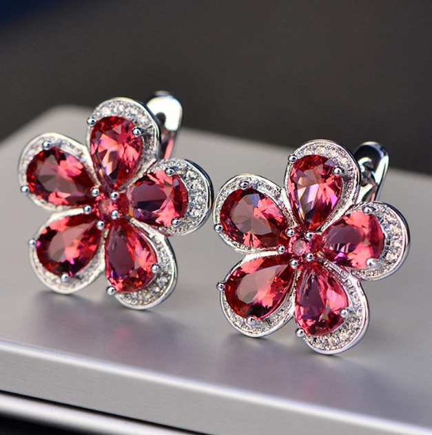 AnnaKorsStore's tweet photo. Clip Earrings For Women S925 Sterling Silver Jewelry Flower Ruby Ear Studs Vintage Bridal Wedding Fine Jewelry

#earringstuds #floralstudearrings #flowerstudearrings #rubystudearrings #sterlingsilverstudearrings 

Current Price: $45.99 USD

Buy Now: https://t.co/AOyYJi1kqU https://t.co/pVGyAERdOS