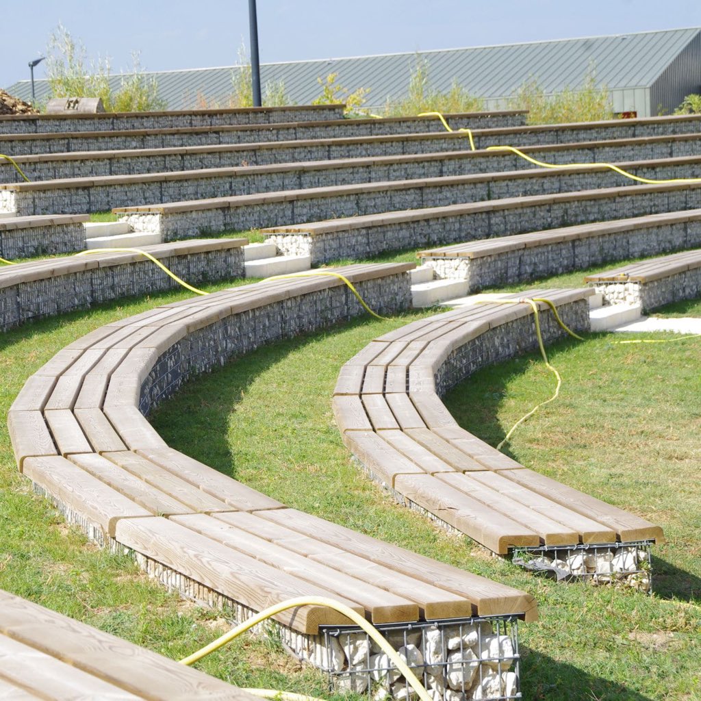 defoncederire's tweet photo. Je lance ça comme ca, mais un théâtre de verdure dans Clermont ça pourrait être sympa non ? Genre Montjuzet ?  Accessible pour la municipalité comme pour le privé ? 
On en parle ? 😊
@olivierbianchi1 @GregoryBernard https://t.co/INcotDRFWO