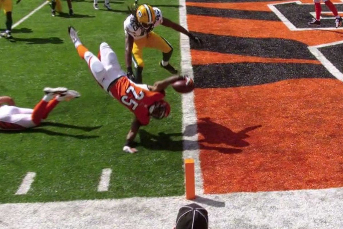 bengaljims_BTR's tweet photo. #bengalsukwatch AWESOME play by our dude Gio! #HESIN #Bengals https://t.co/uM4zSOmhlK