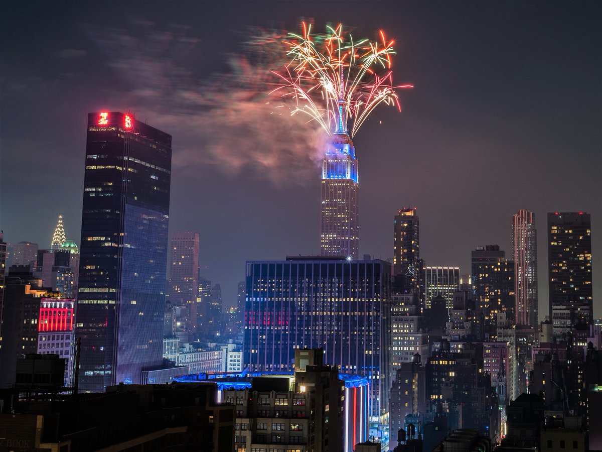 OldManNYC's tweet photo. Happy 4th of July....
@EmpireStateBldg #nycfireworks
#MacysFireworks #Macys
#fireworks #fireworksnyc
#ThePhotoHour #EmpireStateBuilding
#4thofJuly #HappyFourthOfJuly #IndependanceDay
#NewYork #newyorkcity https://t.co/cuowo7cWPR