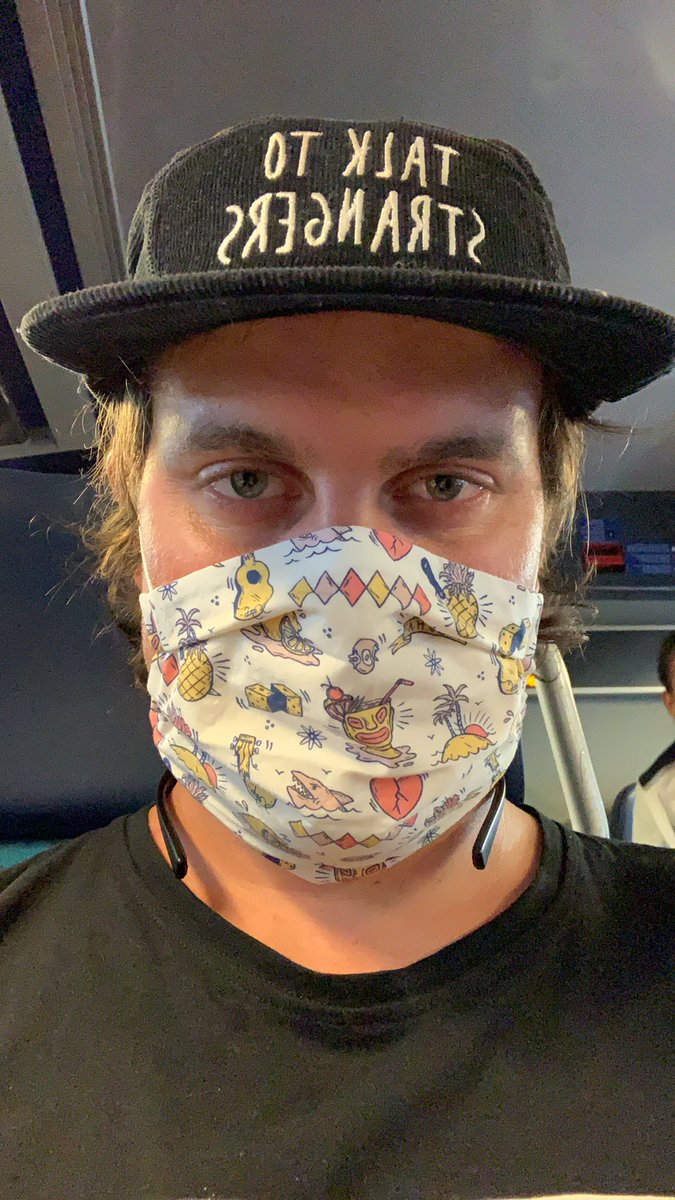 Sonntags Abend im #sbb Zug zwischen Spiez und Bern: 80% der Passagiere (mehrheitlich die jüngeren Reisenden) im überfüllten Zug tragen bereits einen Tag vor #Maskenpflicht eine Maske 🙌🏼