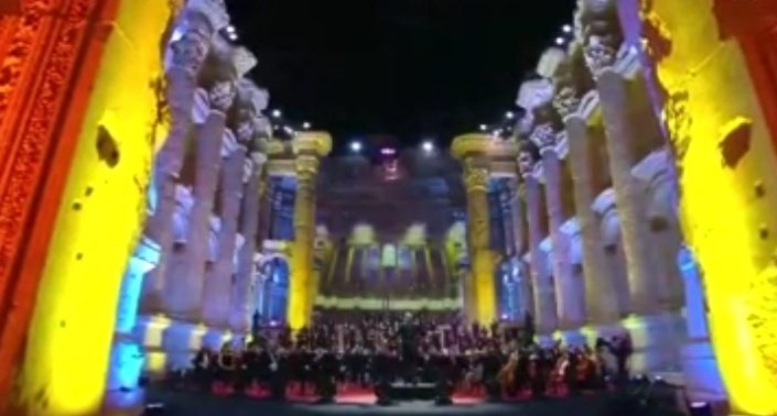 Hello World : this is the True Face of #Lebabon. 
We are not broke. We are not bankrupt. We are RICH. Our richness is our #Culture &amp; #Heritage. For this we will not surrender. We will fight and we will rise like the Phoenix rising today from #baalbeck2020 #علّي_الموسيقى #بعلبك 🇱🇧