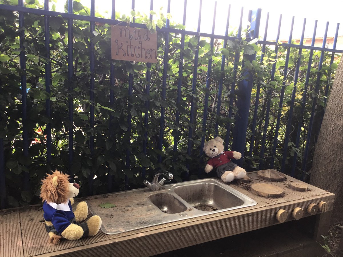 spscheyfs's tweet photo. Today Lenny and Brenda enjoyed playing in our mud kitchen. They made mud pies and a Gruffalo crumble. https://t.co/zt6asCayNK